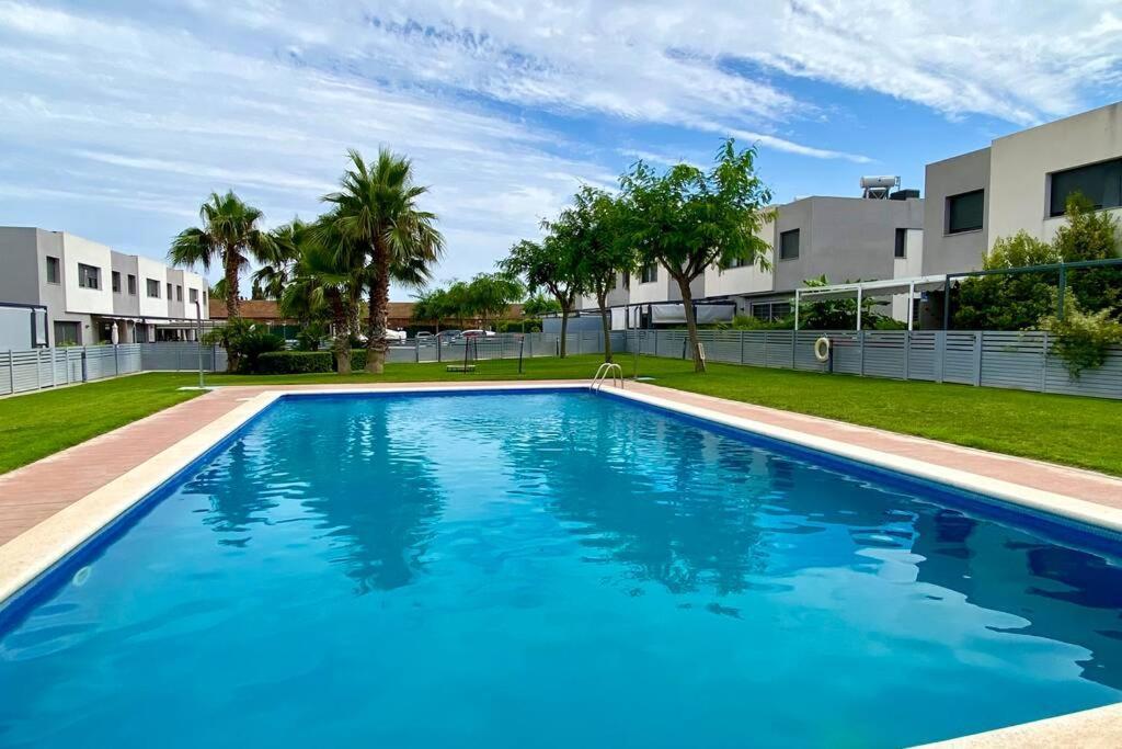 Chalet Moderno Con Piscina En Mont - Roige Bahia Exterior foto